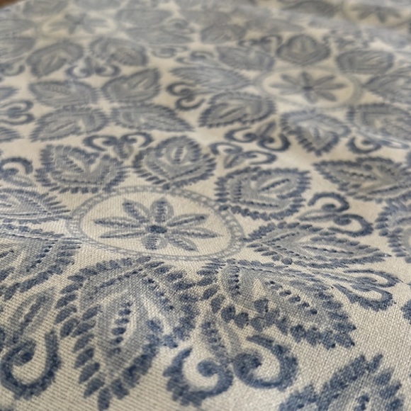 House & Garden Table Runner - Picture 2 of 6